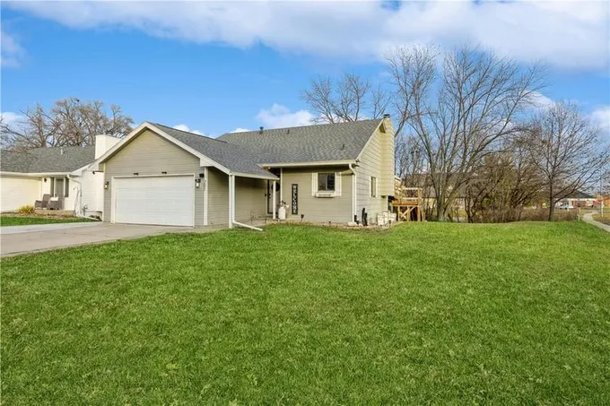 201 23RD ST, West Des Moines, IA 50265 Single Family Residence For Sale  MLS# 688663