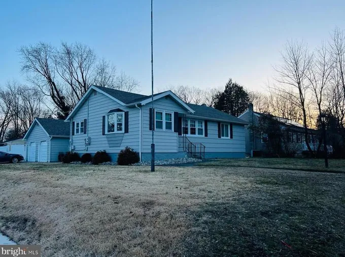 390 E Center St, Clayton, NJ 08312 - MLS NJGL2038392 for Sale