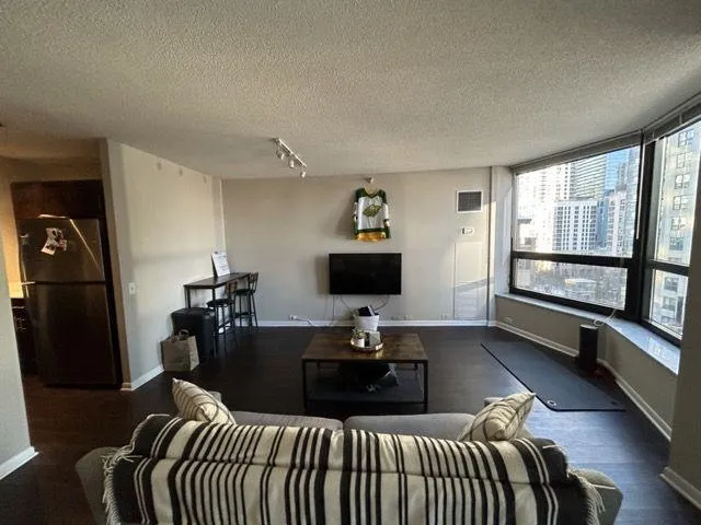 Rental listing in West Loop, Downtown. Contact the landlord or property manager direct about rental.