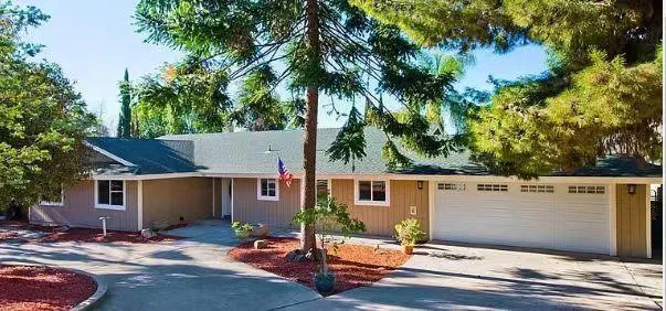 Rental listing in El Cajon, Eastern San Diego. Contact the landlord or property manager direct about rental.