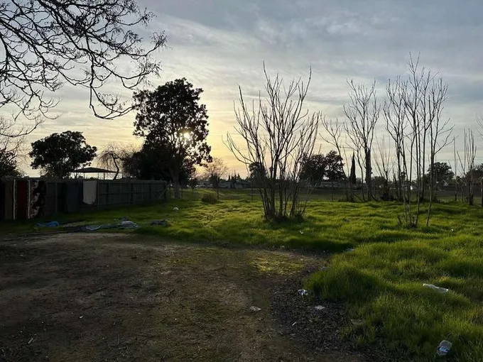 2432 Walnut Avenue S, Fresno, CA 93706  624558815 for Sale