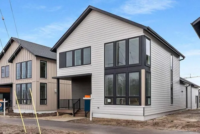 4224 E Lake Vista Blvd, Oak Creek, WI 53154  624192863 for Sale