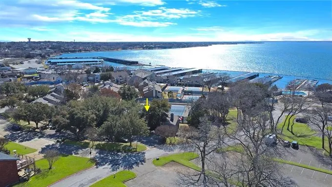 558 Yacht Club Dr, Rockwall, TX 75032 for Sale