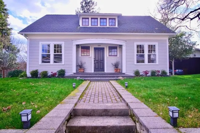 649 NW B Street, Grants Pass, OR 97526  624534222 for Sale