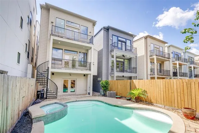 5212 Rose St A, Houston, TX 77007 for Sale