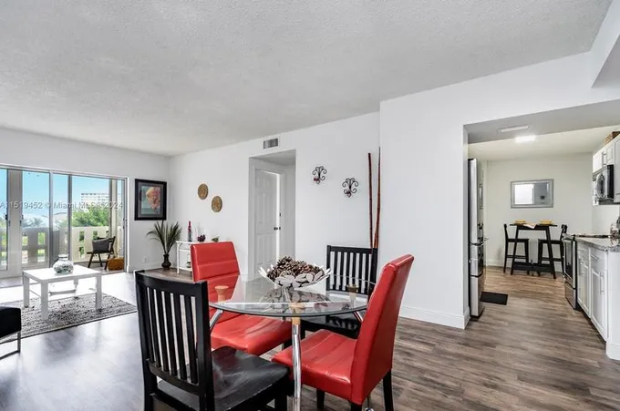 4330 Hillcrest Dr #306, Hollywood, FL 33021 - MLS A11519452 for Sale