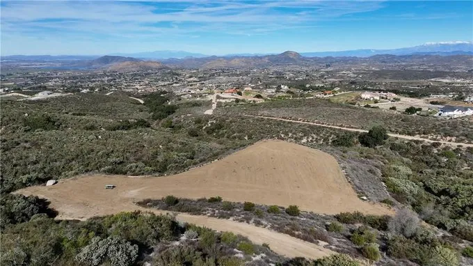 39767 ESPLENDIDA WAY, Temecula, CA 92592 Single Family Residence For Sale  MLS# SW24013794