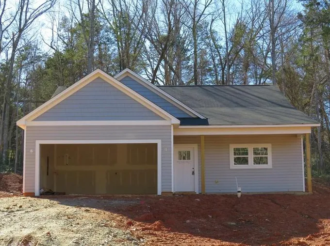 126 Meadow Ln, Thomasville, NC 27360 - MLS 1132326 for Sale