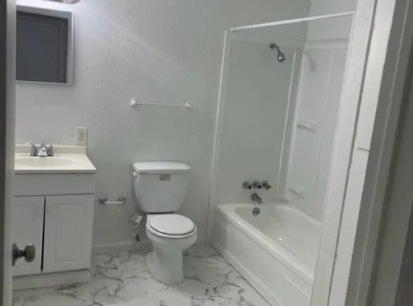 Beaumont Apartments - 125 Interstate 10 North - Beaumont, TX Apartments for Rent