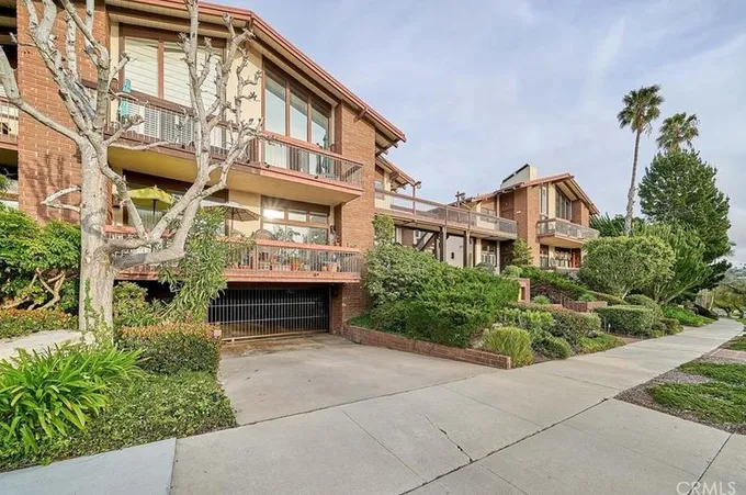 2322 Palos Verdes Dr #202, Palos Verdes Estates, CA 90274 - MLS PV24014532 for Sale