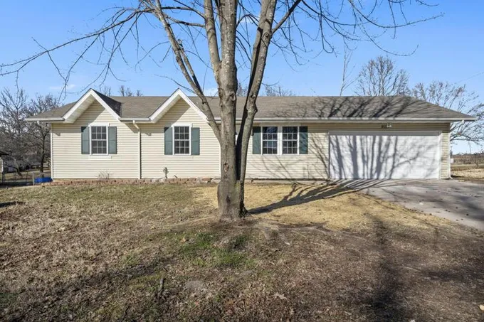 3115 W EDWARD ST, Springfield, MO 65810 Single Family Residence For Sale  MLS# 60260983