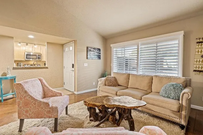 6235 Riverside Boulevard, Unit 2, Sacramento, CA 95831 for Sale