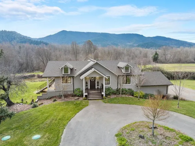 10999 N Applegate Road, Grants Pass OR 97527 for Sale