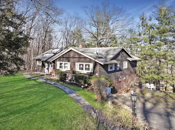 34 Dogwood Dr, Central Valley, NY 10917 - MLS H6284669 for Sale