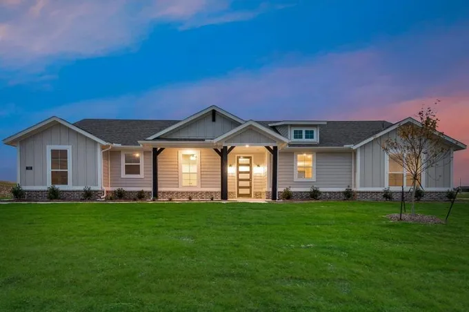 152 Hillock Ct, Decatur, TX 76234 - MLS 20529453 for Sale