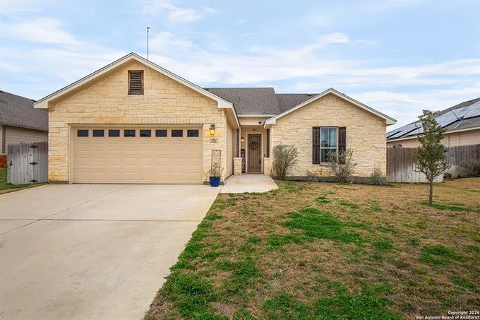 237 Iron Gate, Pleasanton, TX 78064 for Sale