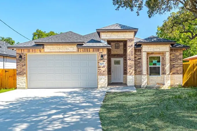 1253 S Whitney, Aransas Pass, TX 78336 for Sale