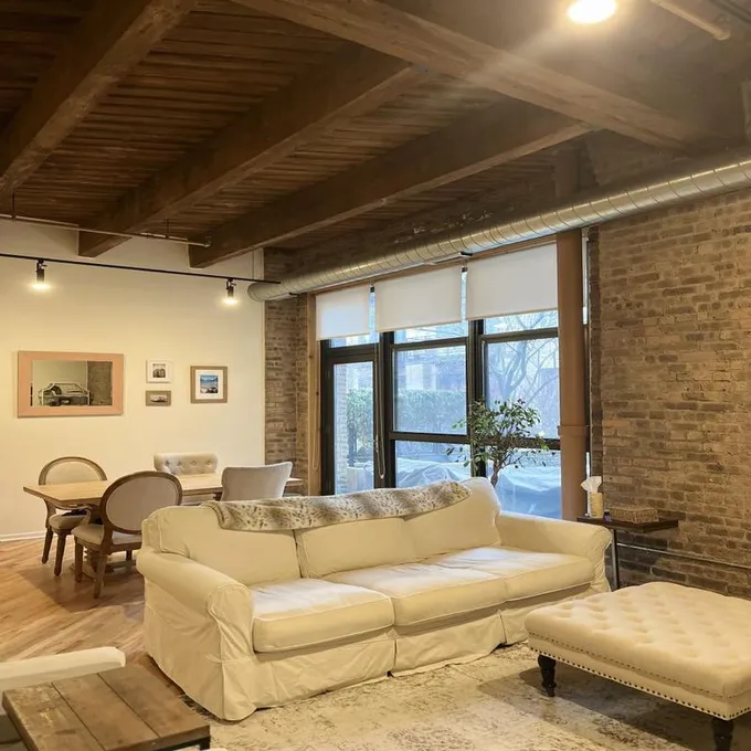 Rental listing in West Loop, Downtown. Contact the landlord or property manager direct about rental.