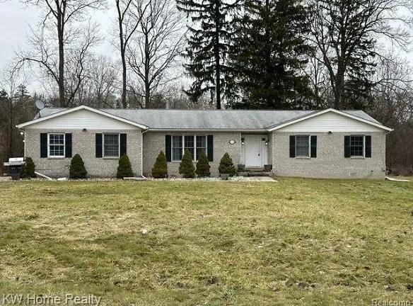 26528 Farmington Rd - Farmington Hills, MI 48334 - Home For Rent