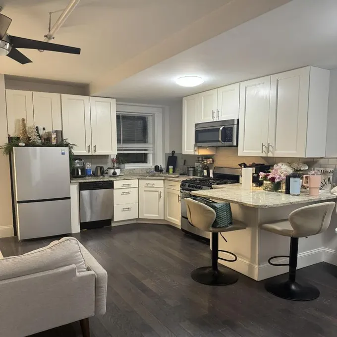 Rental listing in Back Bay, Boston Area. Contact the landlord or property manager direct about rental.