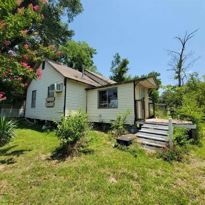 409 N M L KING BLVD, Madisonville, TX 77864 Single Family Residence For Sale  MLS# 77025169