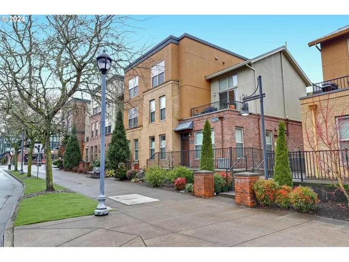6231 NE CARILLION DR 202, Hillsboro OR 97124 for Sale