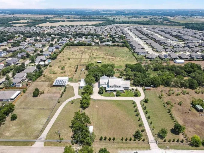 718 Creek Hill Way, Justin, TX 76247 for Sale