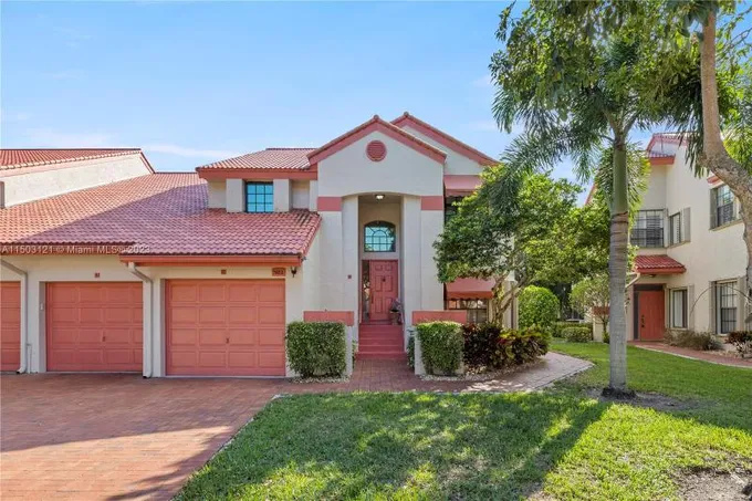 7852 Lexington Club Boulevard, Unit D, Delray Beach, FL 33446 for Sale