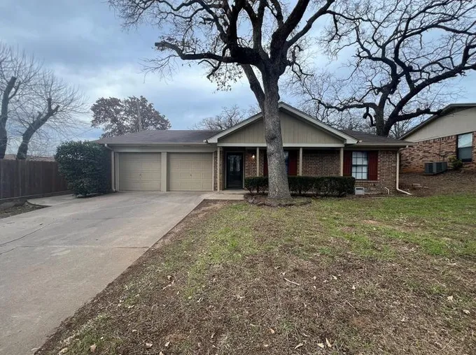 7621 Blue Carriage Ln, Fort Worth, TX 76120 - MLS 20527746 for Rent