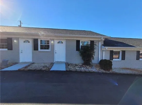 800 Dodson Mill Rd #3 - Pilot Mountain, NC 27041 - Home For Rent