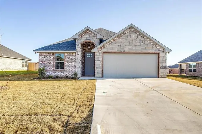 3327 Arrow Creek Dr, Granbury, TX 76049 for Rent