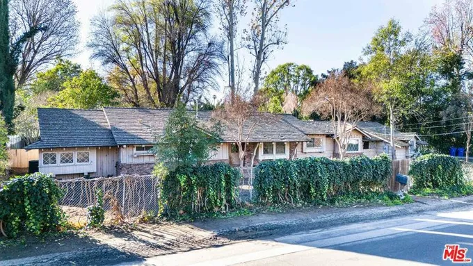 5100 DUMONT PL, Woodland Hills, CA 91364 Single Family Residence For Sale  MLS# 24-347125
