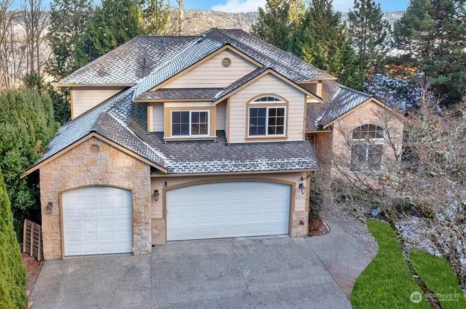 4932 NW Village Park Dr, Issaquah, WA 98027 - MLS 2191945 for Sale
