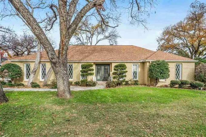 2406 Lou Ln, Wichita Falls, TX 76308 for Sale
