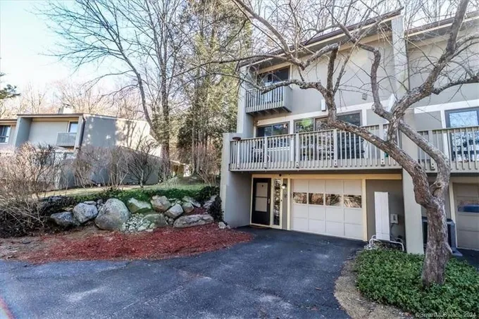 5 Clubhouse Dr #5, Woodbury, CT 06798  MLS# 170623955 for Sale