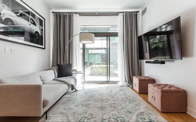 Rental listing in West Loop, Downtown. Contact the landlord or property manager direct about rental.