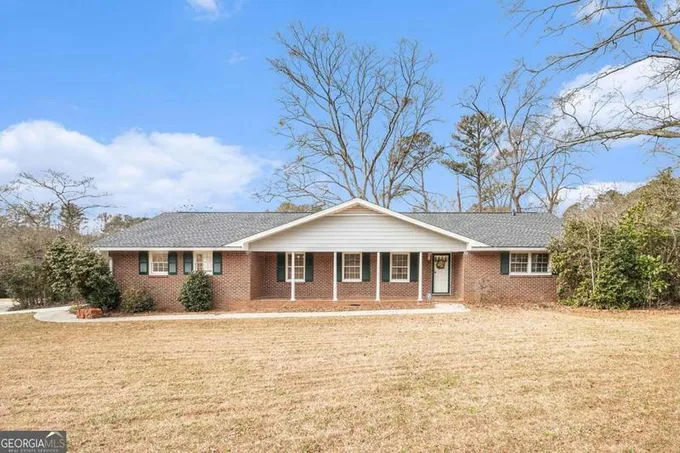 401 LAKESHORE DR, Fayetteville, GA 30214 Single Family Residence For Sale  MLS# 10245265