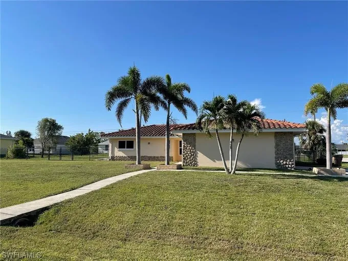 303 Southwest 29th Terrace, Cape Coral, FL 33914 for Sale