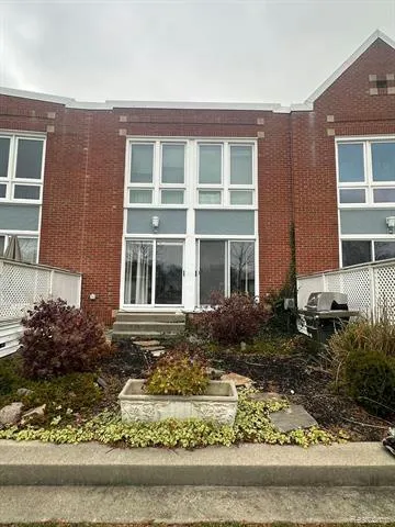 337 E CRESCENT LN # 14, Detroit, MI 48207 Condo/Townhouse For Sale  MLS# 20240004834