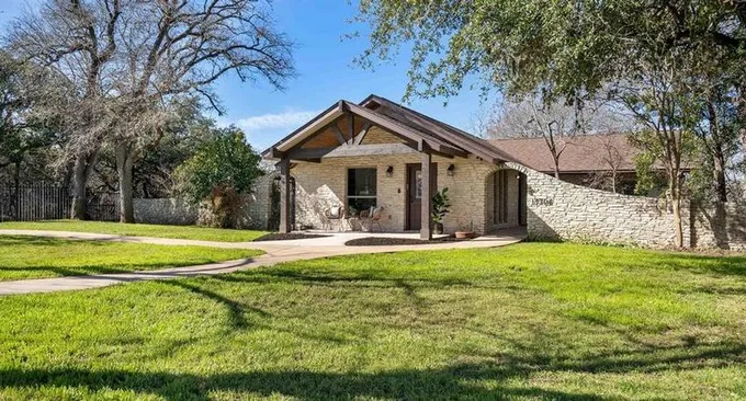 13306 Onion Creek Dr, Manchaca, TX 78652 - MLS 9620945 for Sale