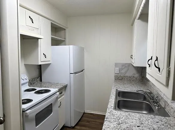 2002 Washington St #6 - Commerce, TX 75428 - Home For Rent