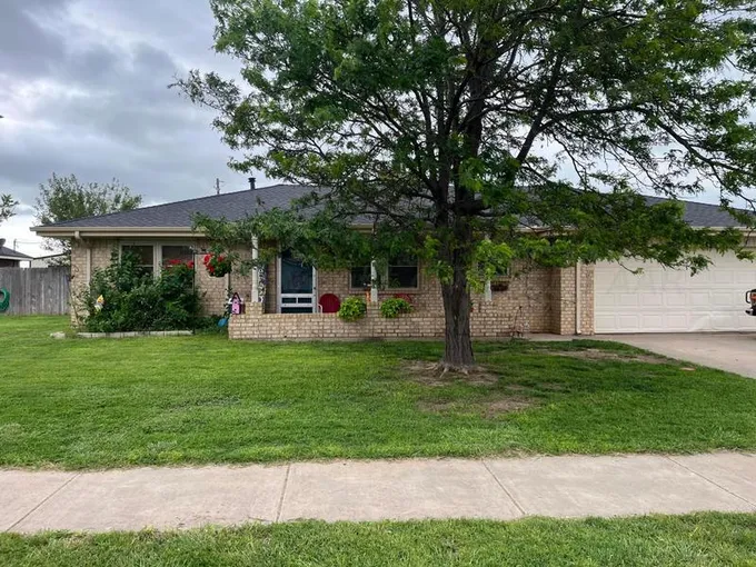 1118 Archer, Spearman, TX 79081 for Sale