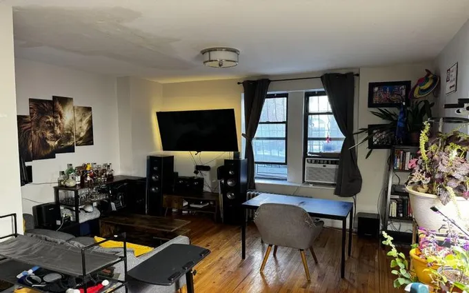 Rental listing in Crown Heights, Brooklyn. Contact the landlord or property manager direct about rental.