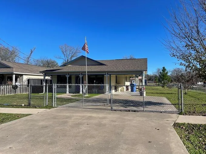 42 N Ross Ave, Shepherd, TX 77371 - MLS 55264046 for Sale