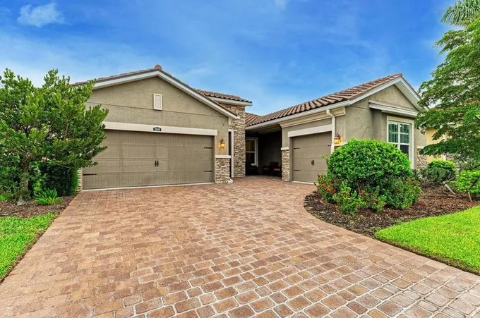 11680 Tapestry Ln, Venice, FL 34292 - MLS A4583975 for Sale