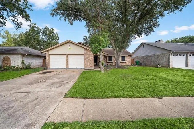 10611 Sageyork Dr, Houston, TX 77089 for Sale
