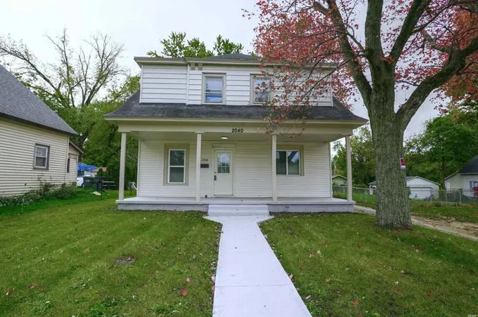 2040 Prairie Ave, South Bend, IN 46613 - MLS 202338509 for Sale