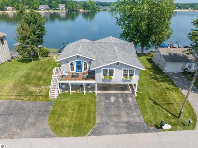 Canadian Lakes, Mecosta County, MI Lakefront Property, Waterfront Property, House for sale Property ID: 417013592