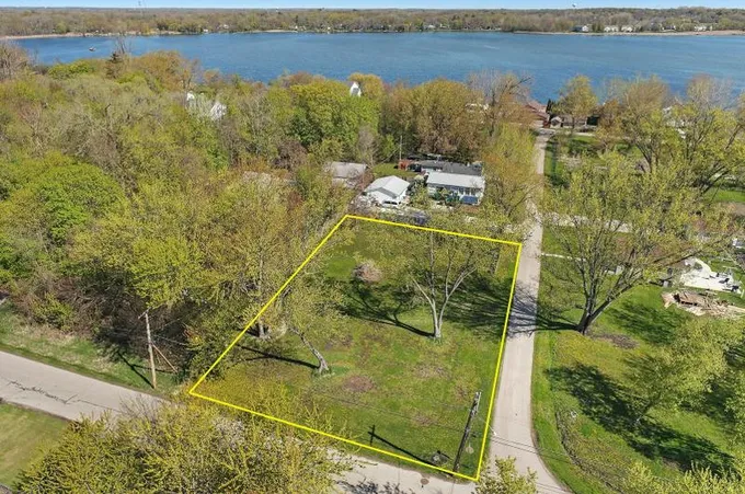 28490 W Main St, Wauconda, IL 60084 - MLS 11773953 for Sale