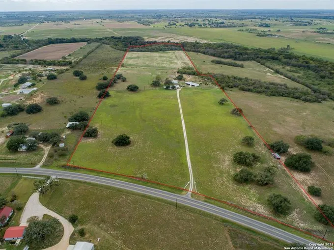 2533 Business Loop 181 N, Floresville, TX 78114 for Sale